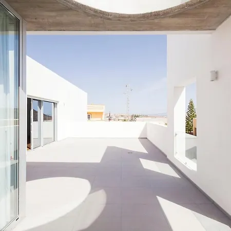 Villa Independent With An Immense Heated Pool! *