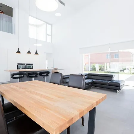 Independent With An Immense Heated Pool! Villa *