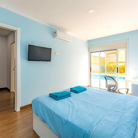 Independent With An Immense Heated Pool! Villa Oroteanda Baja