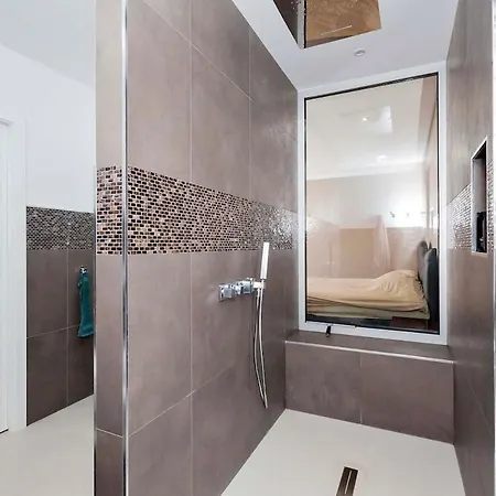 Independent With An Immense Heated Pool! Villa *