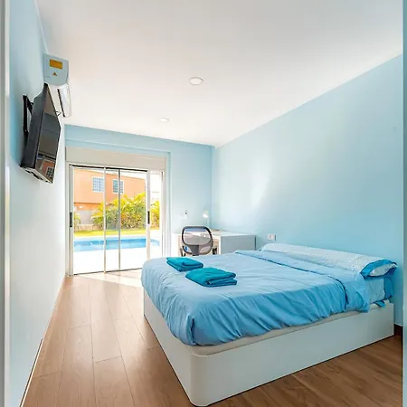 Villa Independent With An Immense Heated Pool! *