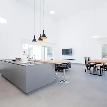 Вилла Independent With An Immense Heated Pool! *